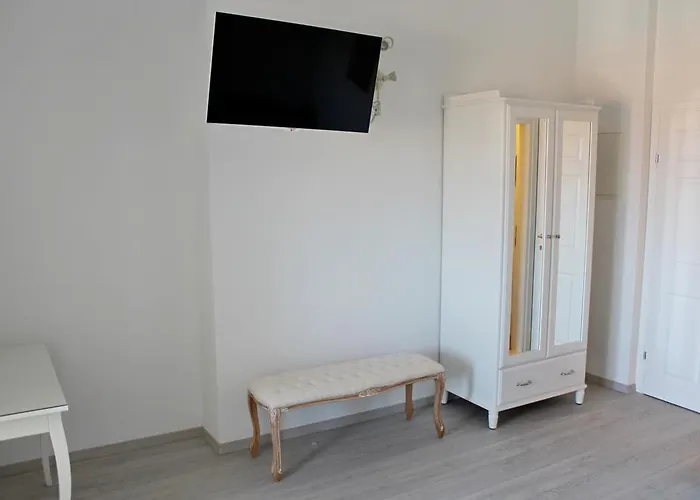 Adriona With Parking מאקרסקה