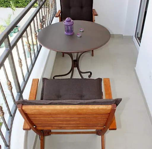 Apartment Adriona With Parking Makarska